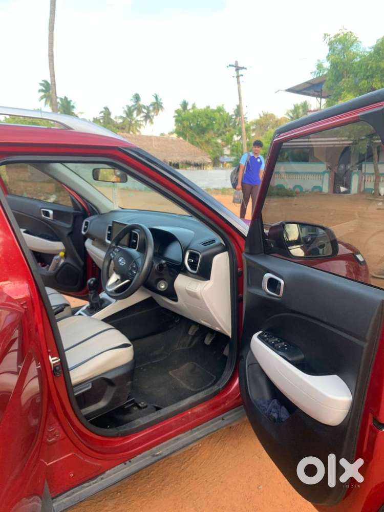 Hyundai Venue 2023 Petrol Well Maintained