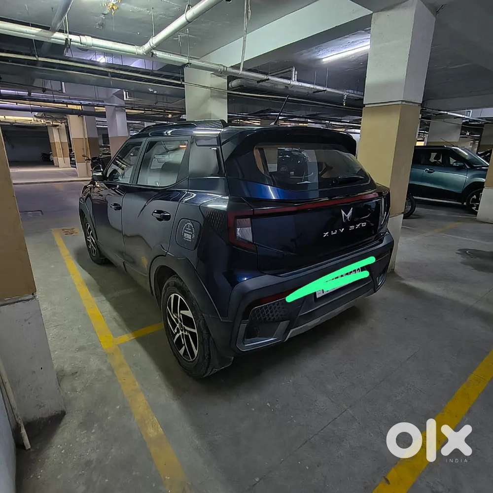Mahindra Xuv 3xo Ax5 2024 Petrol
