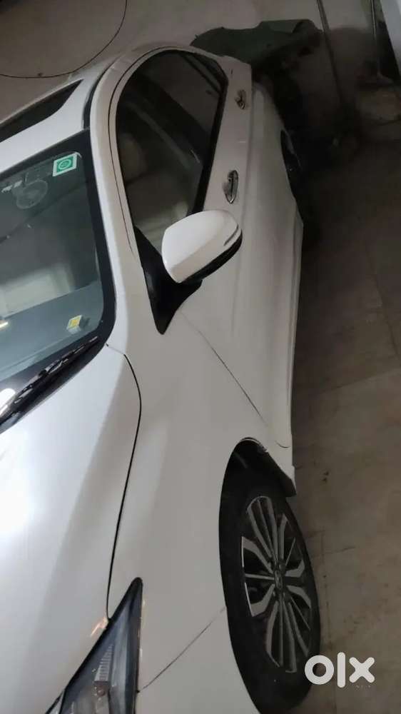 Honda City Diesel With Sunroof Well Maintained White Colour