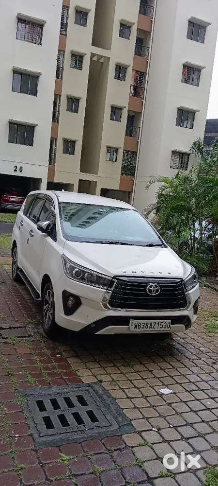 Toyota Innova Crysta 2022 Petrol 70000 Km Driven