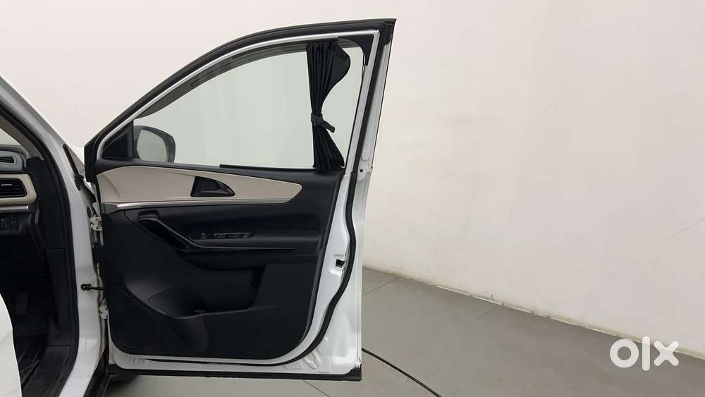 Mahindra Xuv700 2.2 Ax 5 Diesel At 7 Str, 2023, Diesel