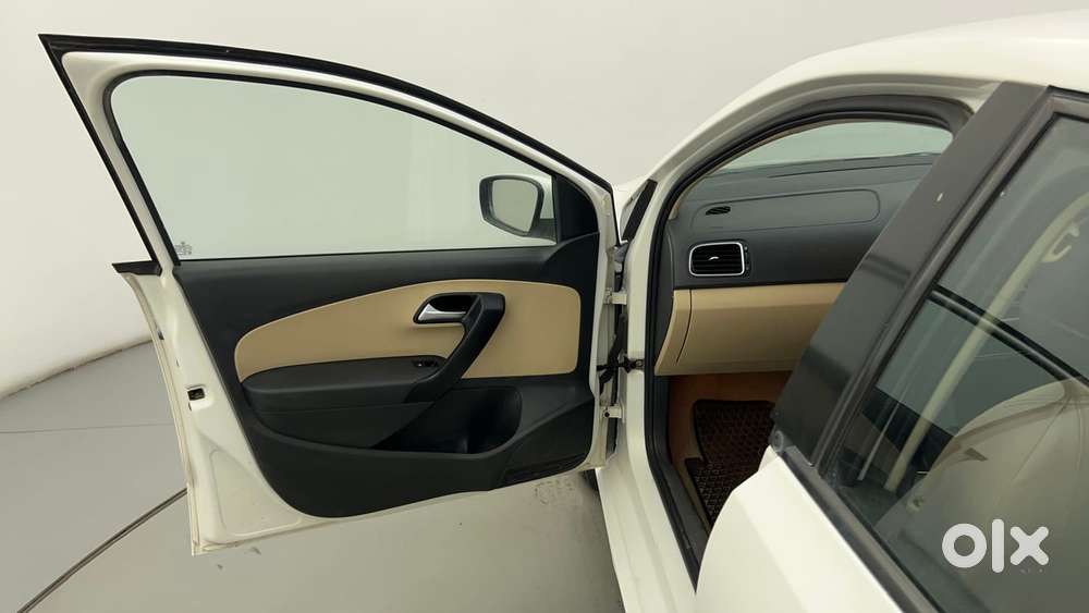 Volkswagen Polo Petrol Highline 1.2l, 2015, Petrol