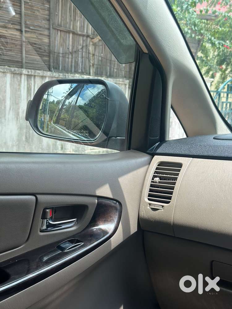 Toyota Innova 2.5 Z Diesel 7 Seater Bs Iv, 2015, Diesel