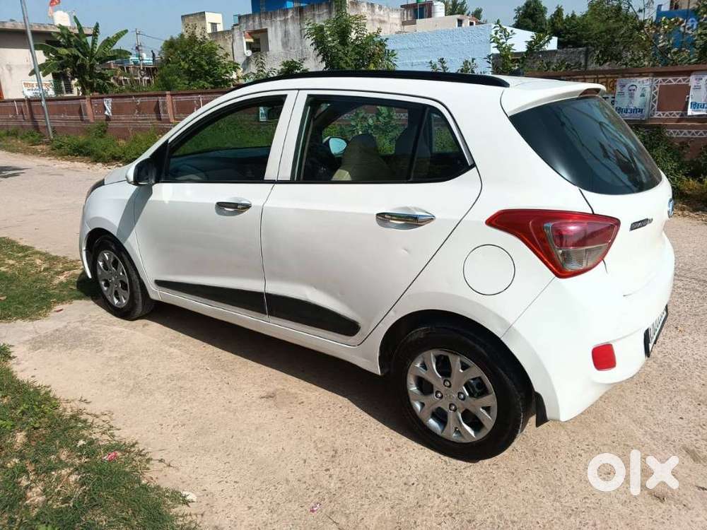 Hyundai I10 Sportz, 2015, Petrol