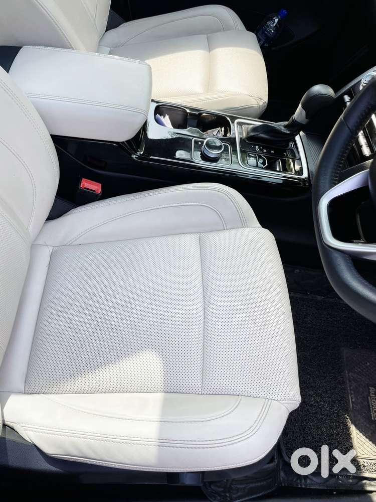 Mahindra Xuv700 2.2 Ax 7 Diesel At Luxury Pack Str Awd, 2025, Diesel