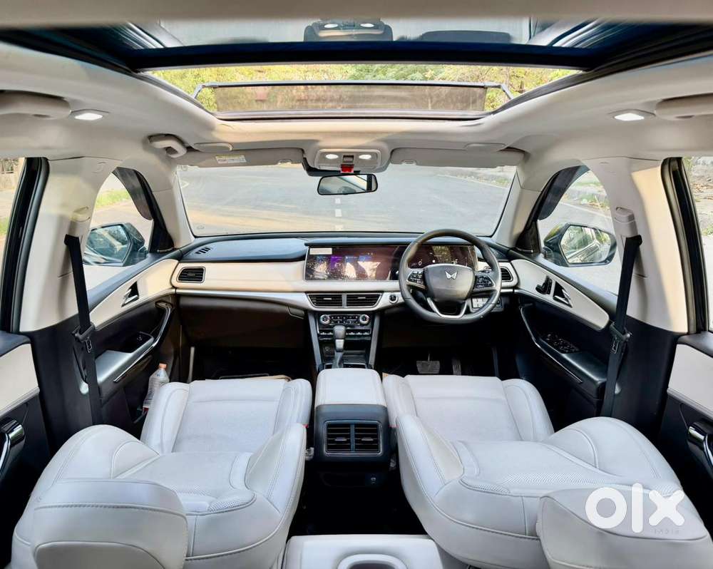 Mahindra Xuv700 2.2 Ax 7 Diesel At Luxury Pack Str, 2025, Diesel