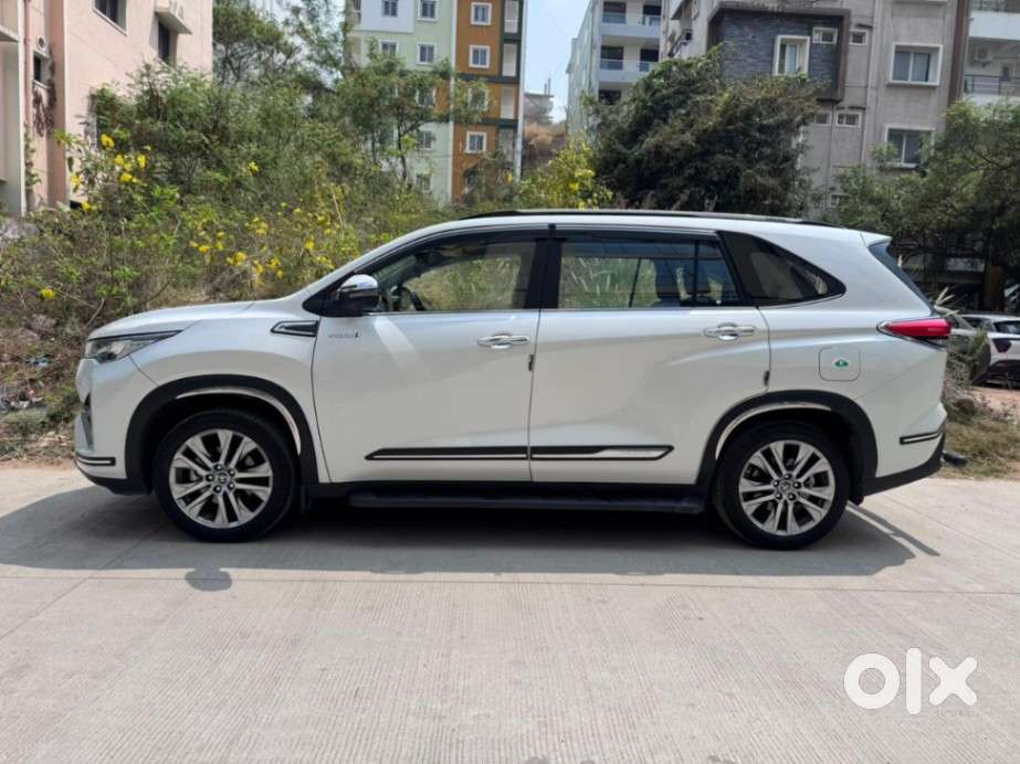 Toyota Innova Hycross 2.0 Zx (o) Hybrid 7 Str, 2023, Petrol