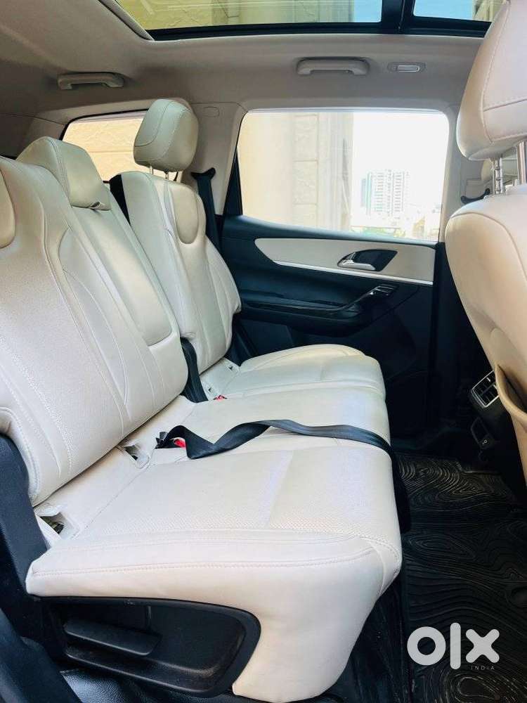 Mahindra Xuv700 2.0 Ax 7 Petrol Mt Str, 2022, Petrol