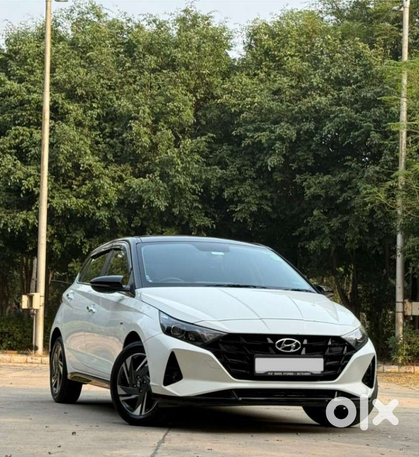 Hyundai I20 Asta (o) 1.2 Ivt Dual Tone, 2022, Petrol