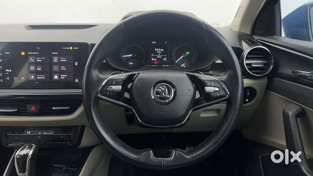 Skoda Slavia Ambition 1.0l Tsi At, 2022, Petrol