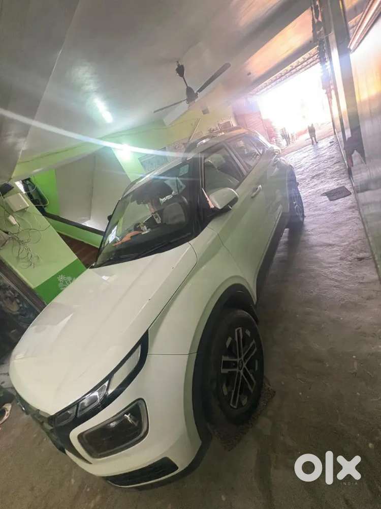 Hyundai Venue 2023 Petrol Well Maintained