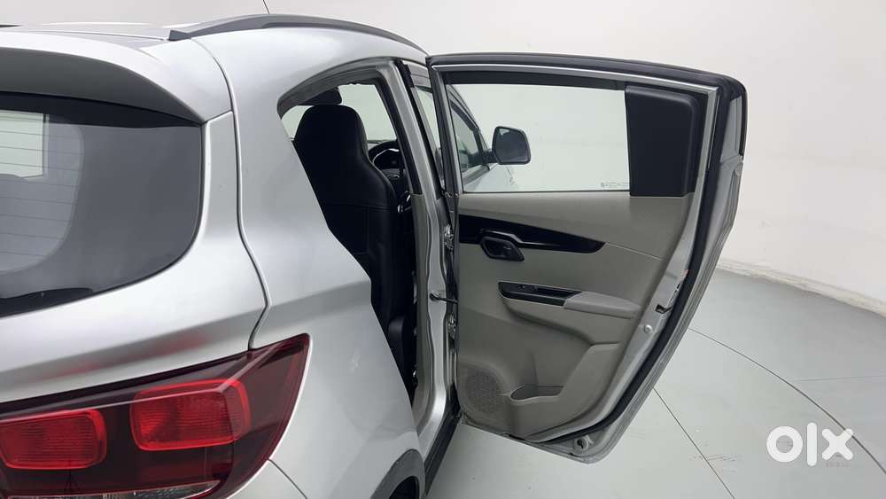 Mahindra Kuv 100 2016-2017 Mfalcon G80 K8, 2016, Petrol