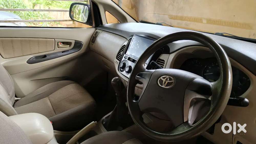 Toyota Innova 2012 G