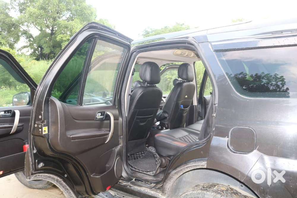 Tata Safari Storme Black Color