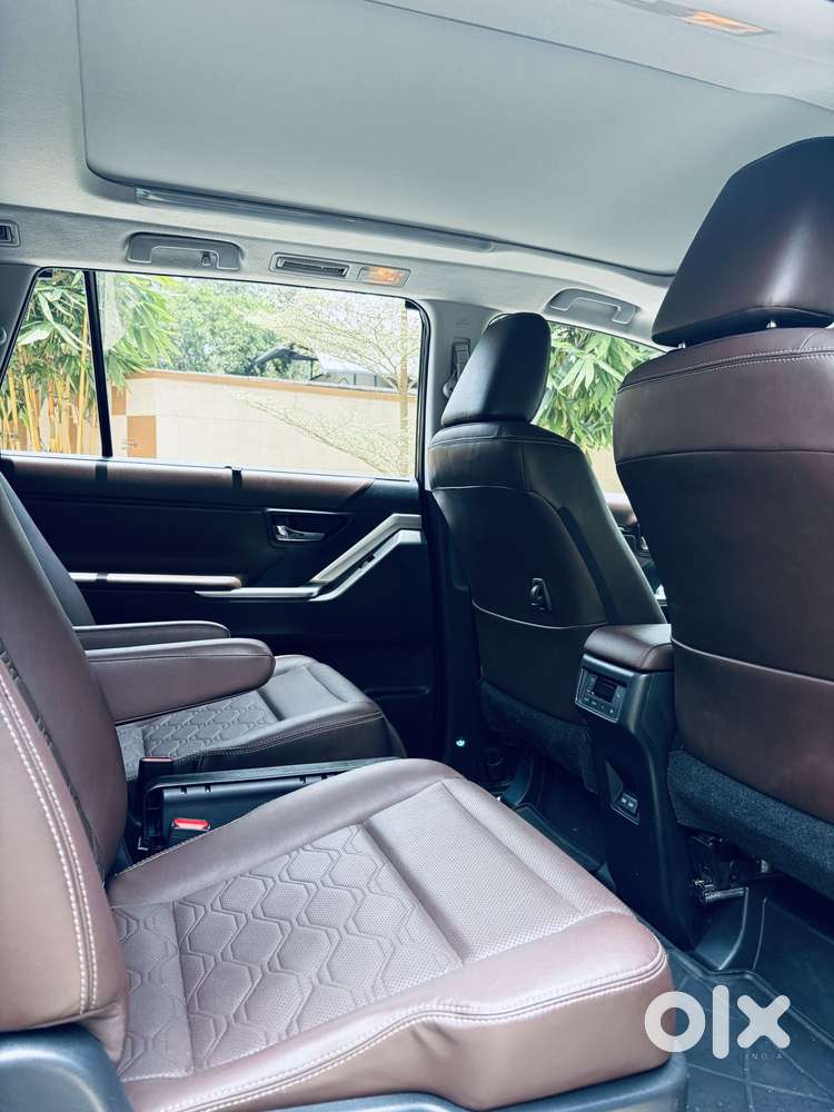 Toyota Innova Hycross 2.0 Zx (o) Hybrid 7 Str, 2023, Electric