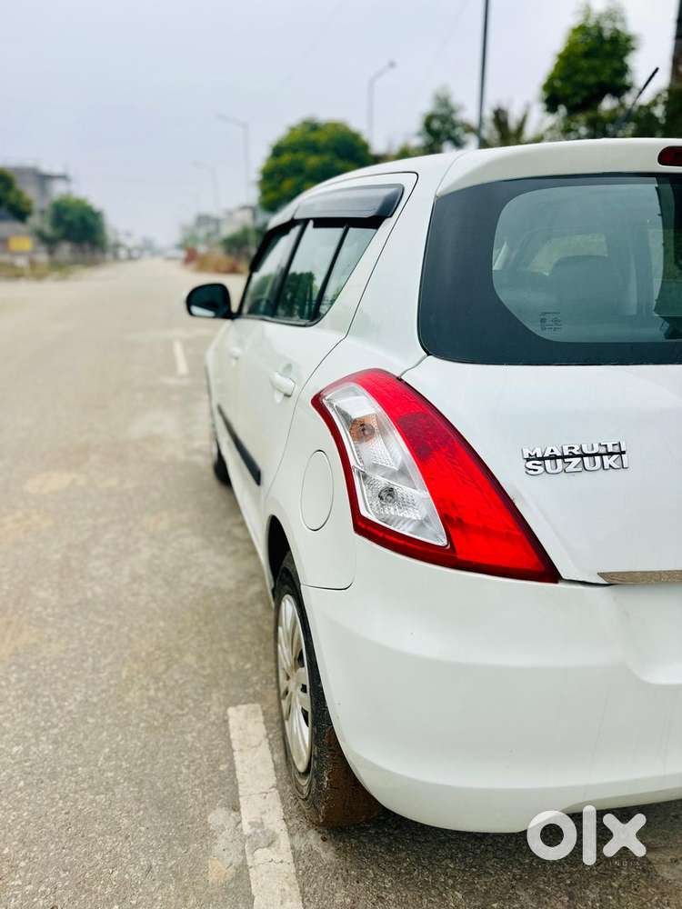 Maruti Suzuki Swift Vxi Abs Bsiv, 2014, Petrol