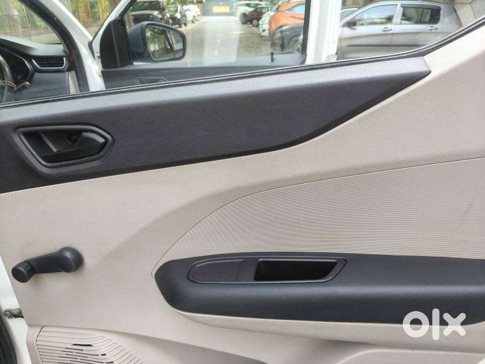 Renault Triber 1.0 Rxe, 2023, Petrol