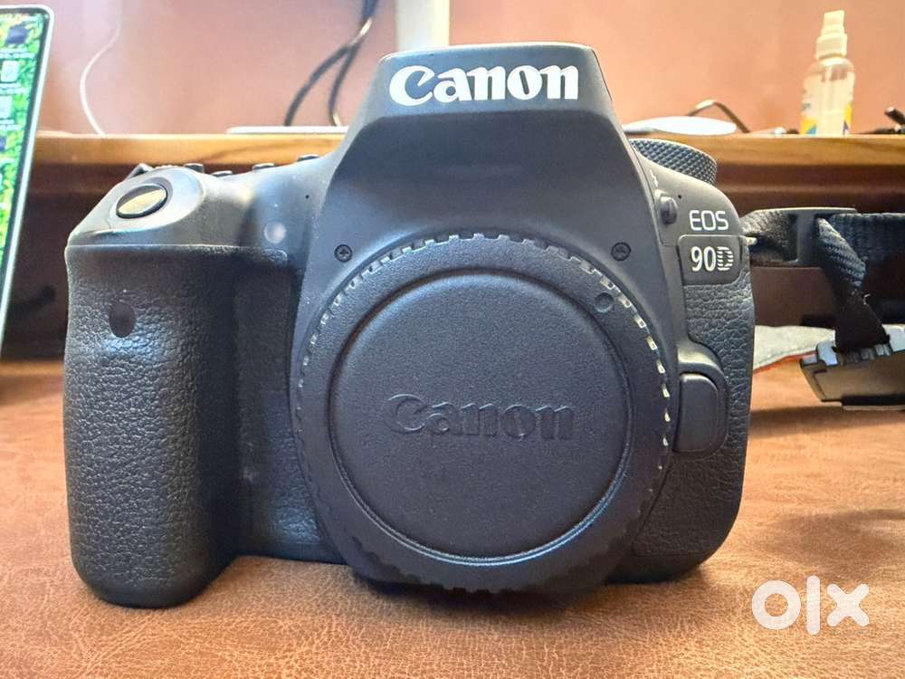 Canon EOS 90D + Canon EFS 18-135mm Lens
