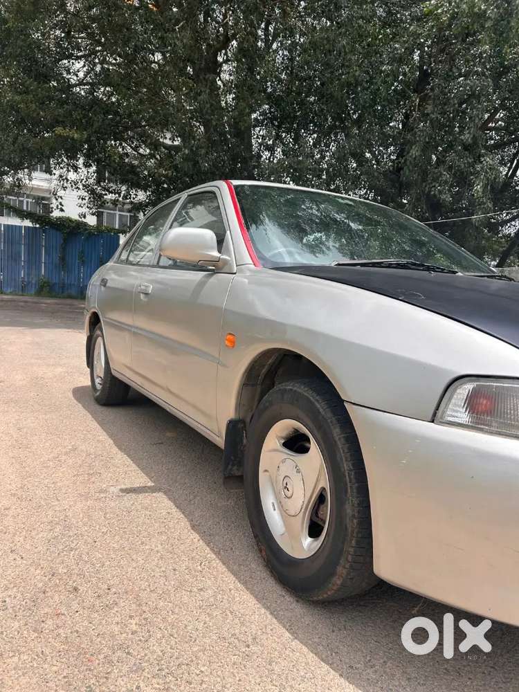 Mitsubishi Lancer 1.5 LX 2001
