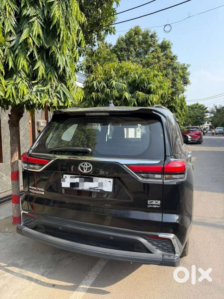 Toyota Innova Hycross 2.0 Zx Hybrid 7 Str, 2025, Petrol