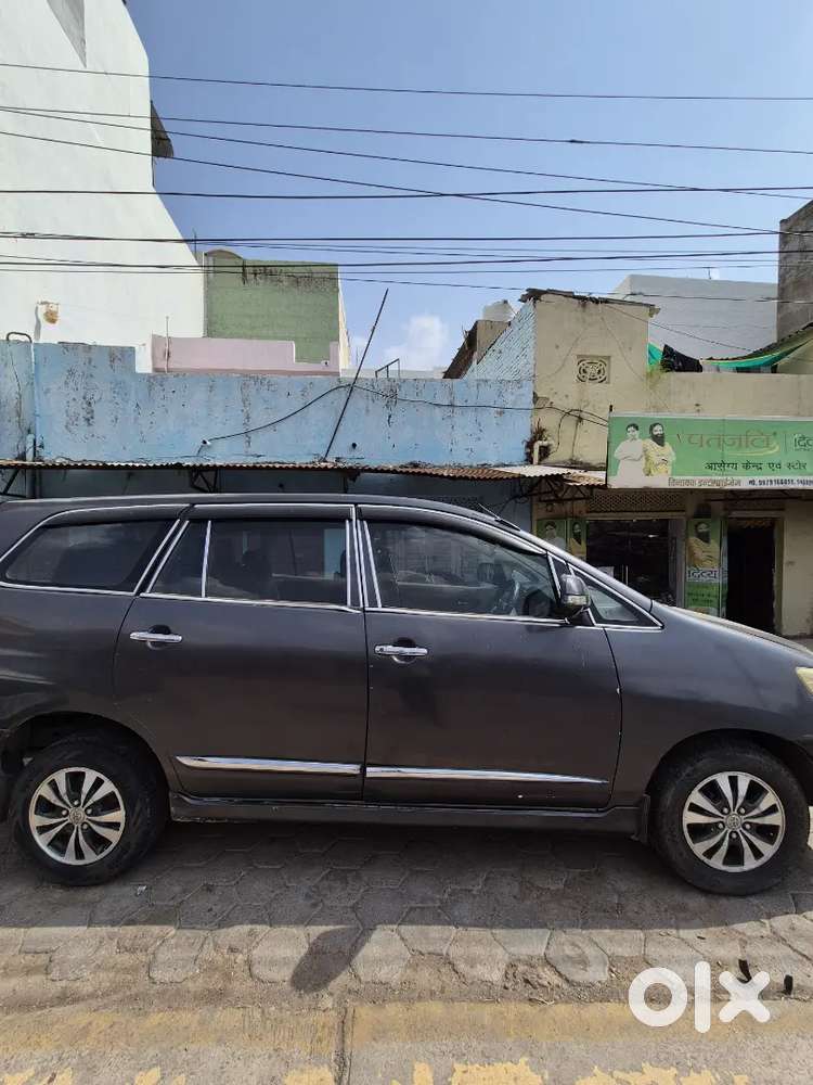 Toyota Innova 2015 Diesel 236171 Km Driven , Good Condition