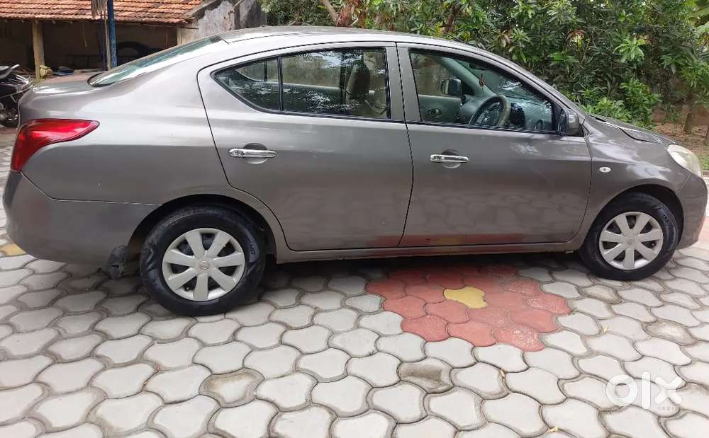 Nissan Sunny 2012