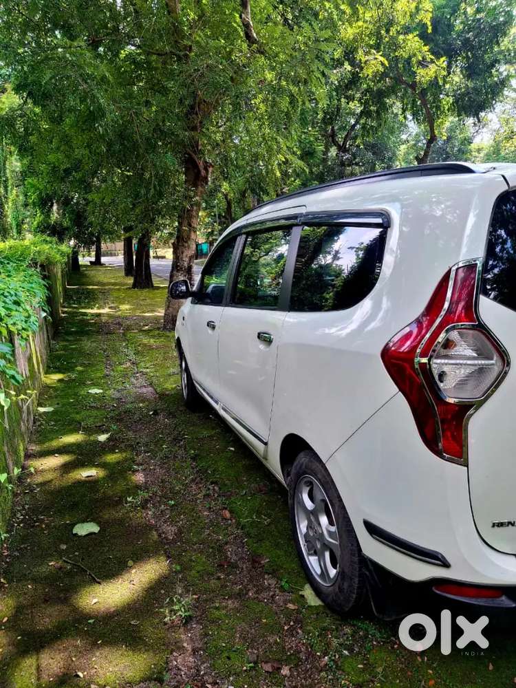 8 Seater Renault Lodgy 2015 Diesel 33000 Km Driven
