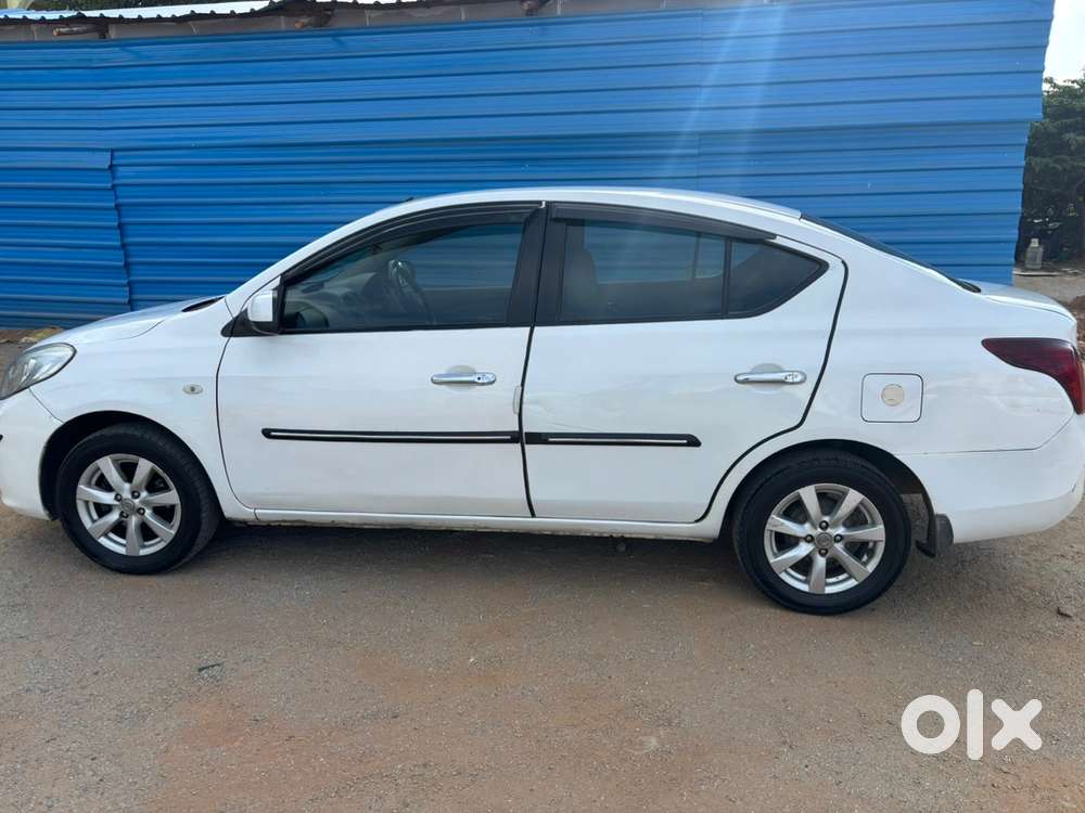 Nissan Sunny Xv Diesel - Top End  Push Button Start  Climate Control