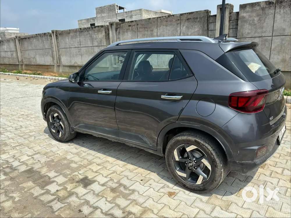 Hyundai Venue 2021 Top Model Diesel Well Maintained