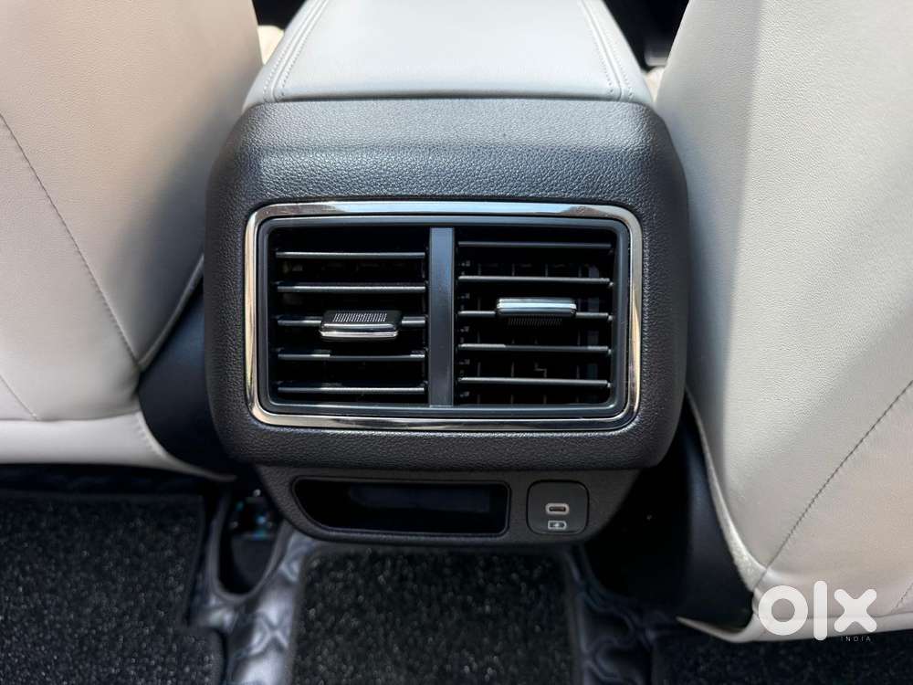 Mahindra Xuv700 2.0 Ax 7 Petrol At Luxury Pack Str, 2026, Petrol