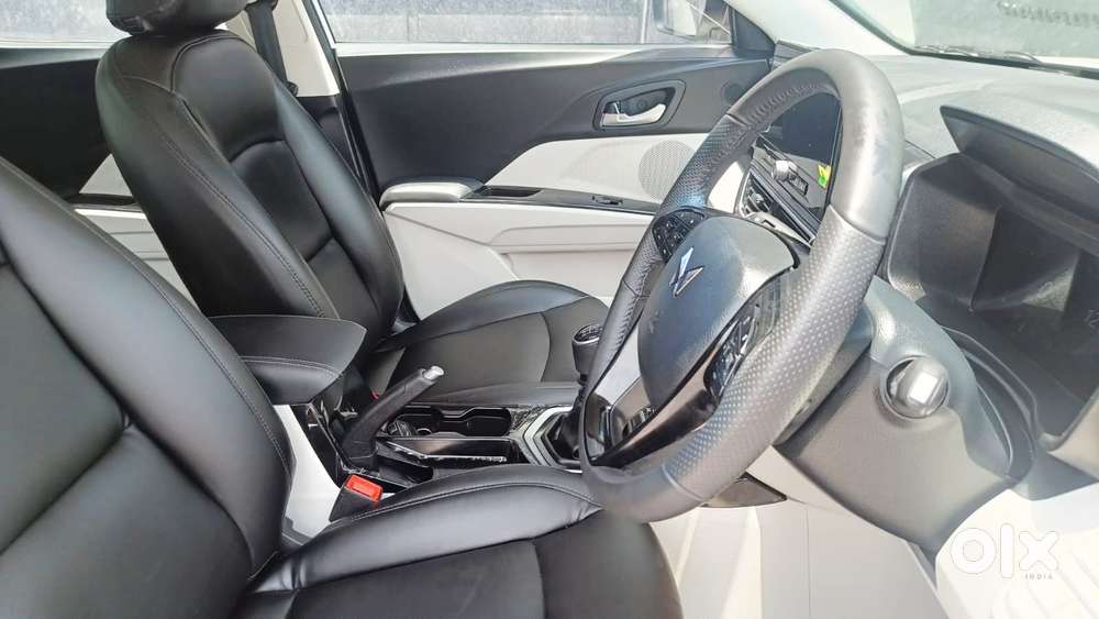 Mahindra Xuv 3xo Ax5 Pm Mt, 2024, Petrol