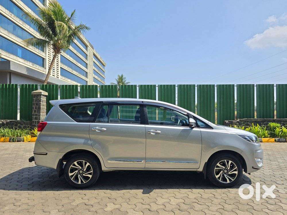 Toyota Innova Crysta 2.4 G Plus Mt 8 Str, 2024, Diesel