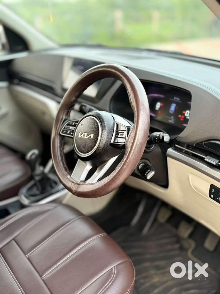 Kia Carens, 2023, Petrol