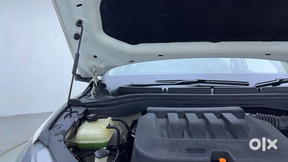 Mahindra Xuv700 2.0 Ax 7 Petrol At Str, 2022, Petrol