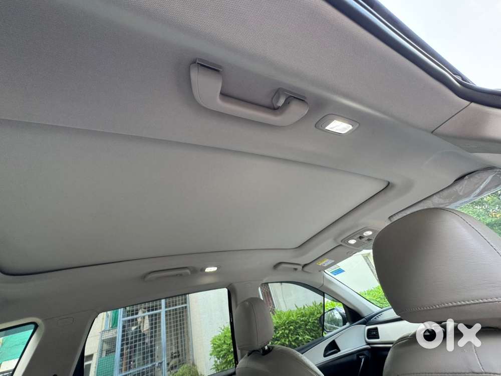 Mahindra Xuv700 2025 Petrol 19500 Km Driven