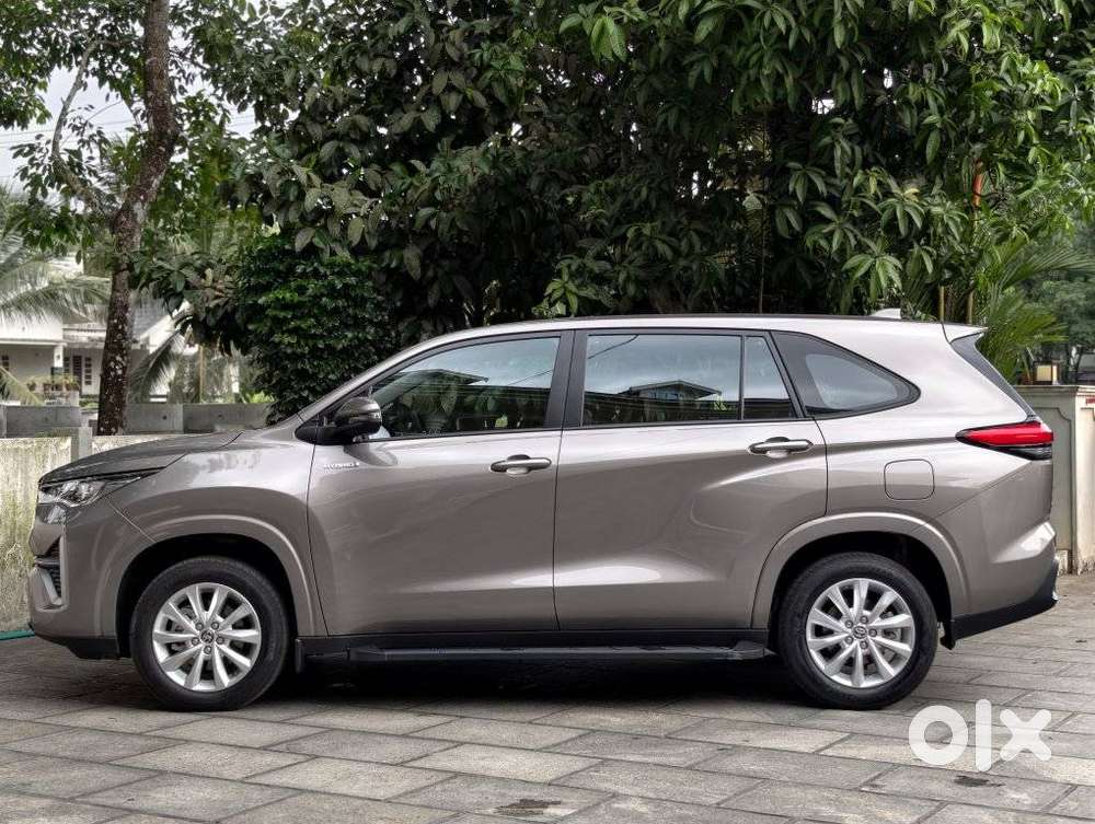 Toyota Innova Hycross 2.0 Vx (o) Hybrid 7 Str, 2024, Petrol