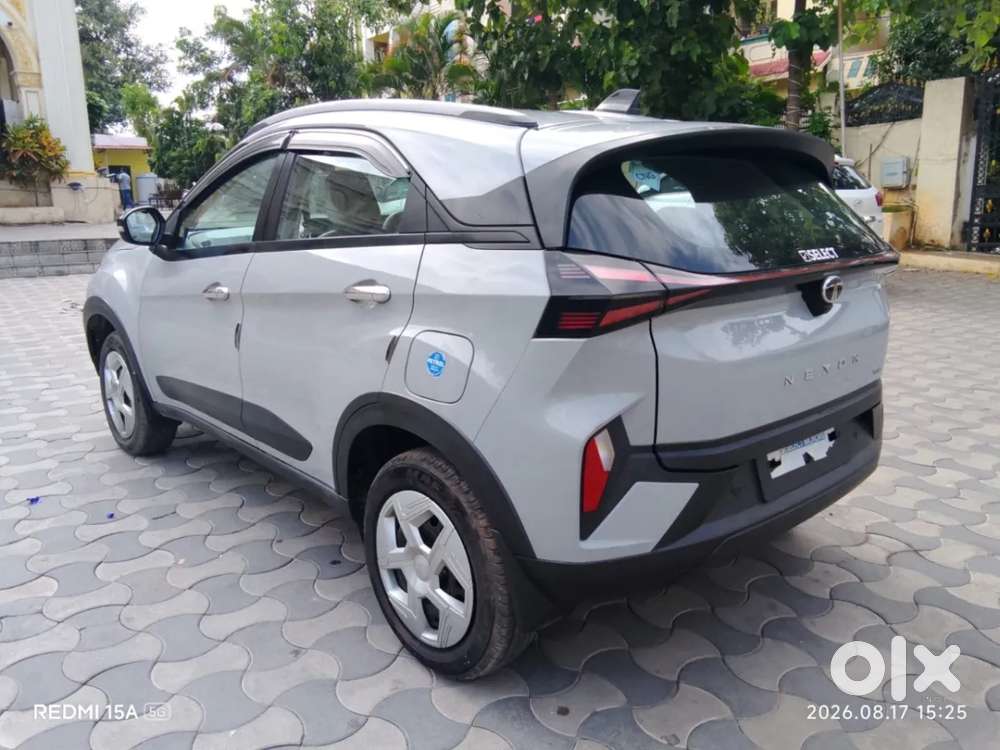 Tata Nexon, 2025, Petrol