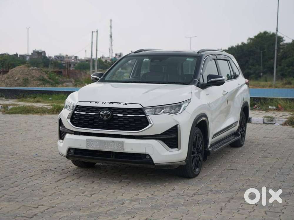 Toyota Innova Hycross 2.0 Zx (o) Hybrid 7 Str, 2025, Petrol