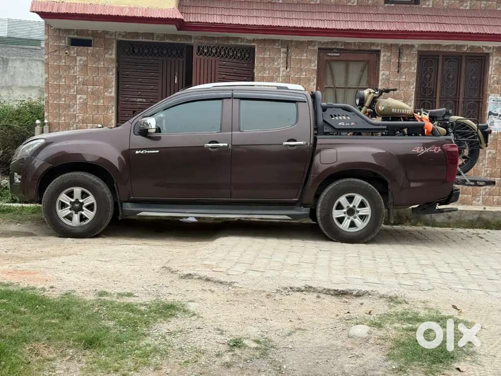 2018 Isuzu D-max V-cross 4x4 Mt  2.5l Diesel  Top Condition