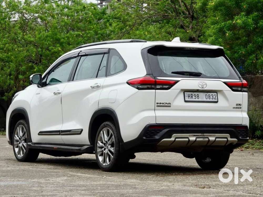 Toyota Innova Hycross 2.0 Zx Hybrid 7 Str, 2023, Petrol