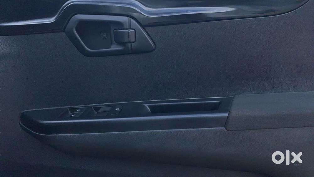 Mahindra Kuv100 Nxt 1.2 K8 Petrol 6 Str Dual Tone, 2018, Petrol