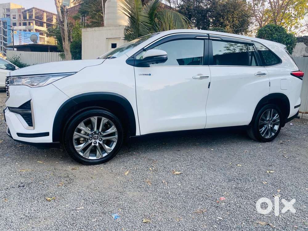 Toyota Innova Hycross 2.0 Zx (o) Hybrid 7 Str, 2024, Petrol