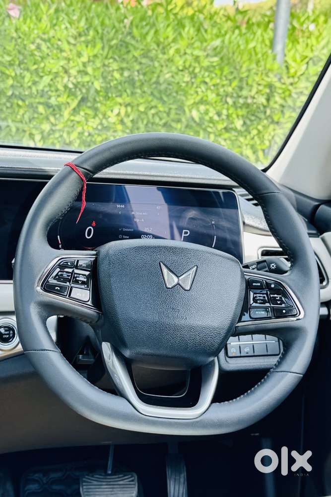 Mahindra Xuv700 2.2 Ax 7 Diesel At Luxury Pack Str, 2024, Diesel