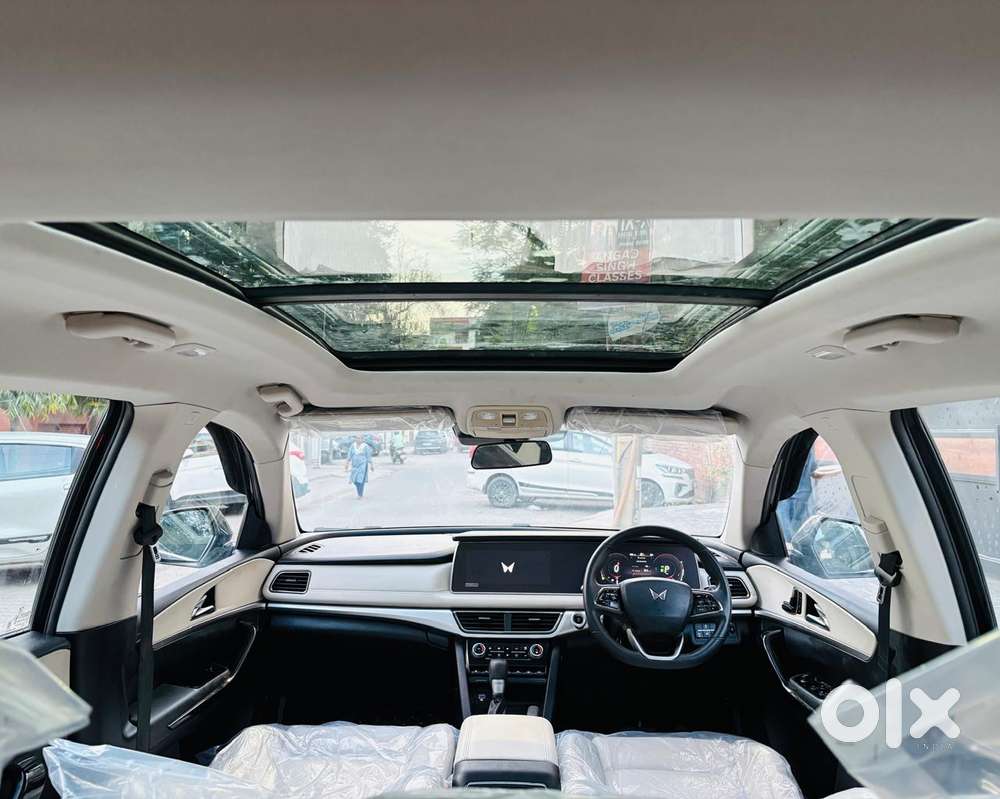 Mahindra Xuv700 2.2 Ax 7 Diesel At Str, 2025, Diesel