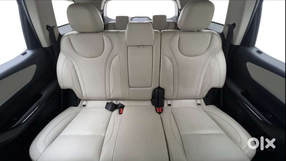 Mahindra Xuv700 2.0 Ax 7 Petrol At Str, 2023, Petrol