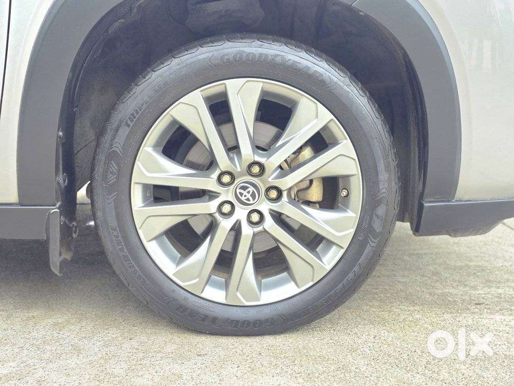 Toyota Innova Hycross 2.0 Zx (o) Hybrid 7 Str, 2024, Petrol