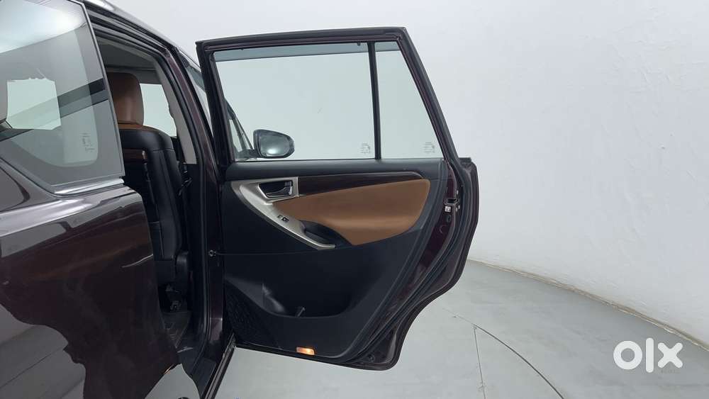 Toyota Innova Crysta 2.8 Zx At 7 Seater, 2016, Diesel