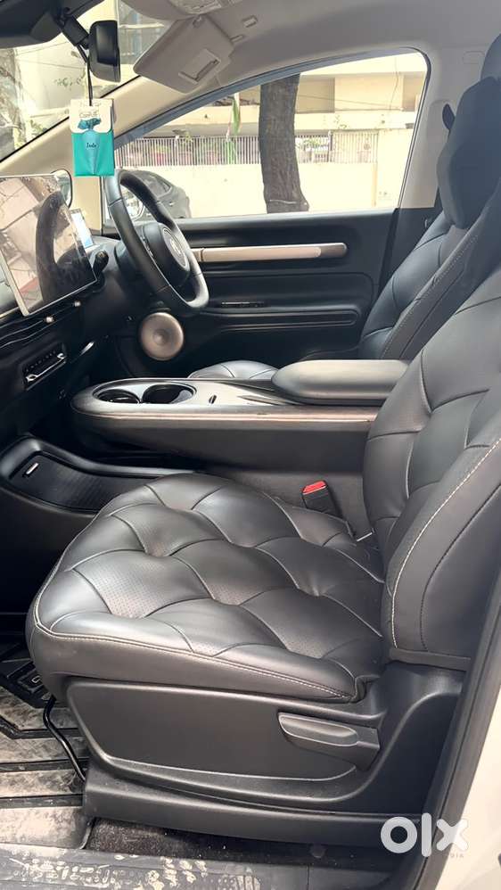 Mg Windsor Ev 2025 With Automatic Transmission