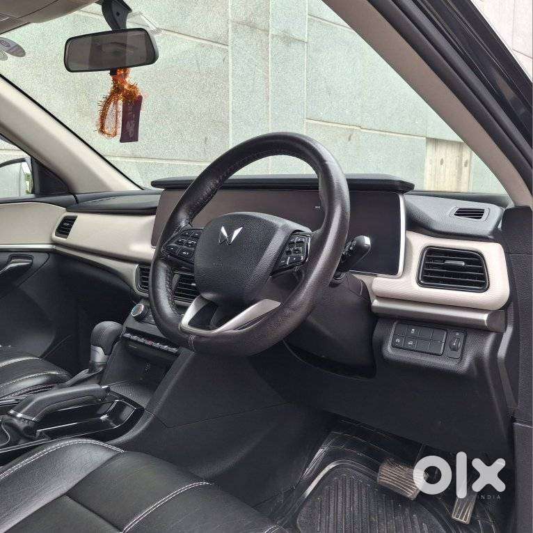Mahindra Xuv700 2.2 Ax 5 Diesel At 7 Str, 2024, Diesel