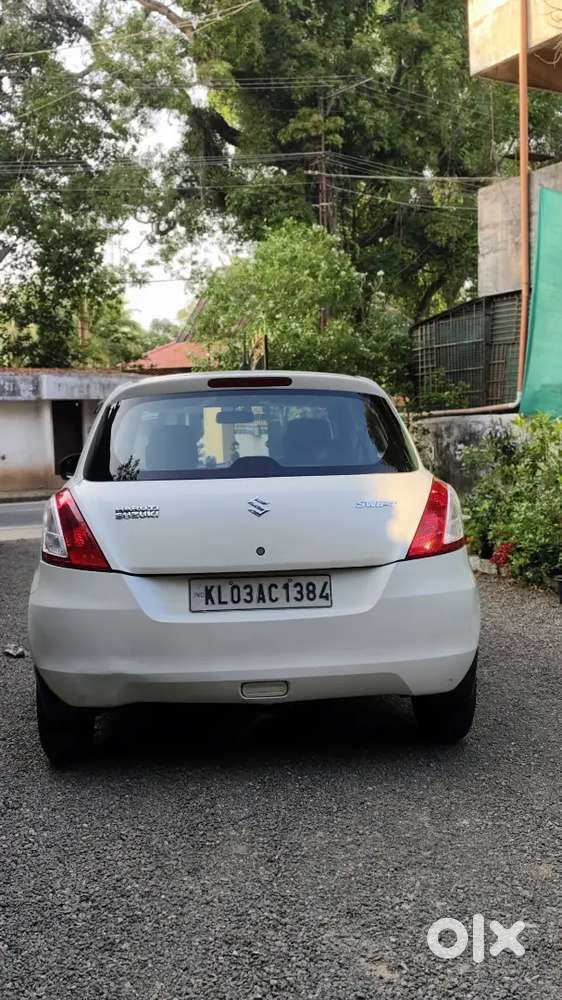Maruti Suzuki Swift Lxi 2017